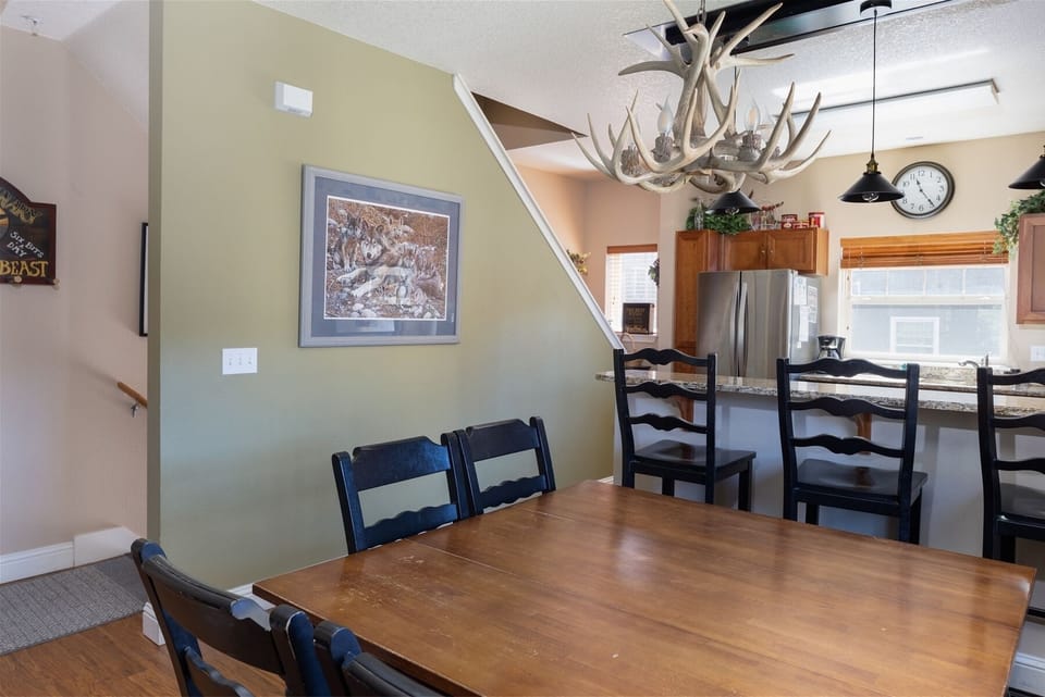 Dining Room Seating with Breakfast Bar
