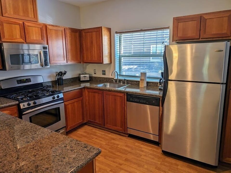 Fully equipped kitchen.