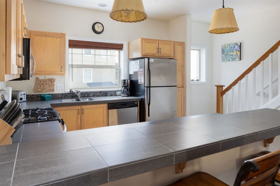 Dining Room Seating with Breakfast Bar
