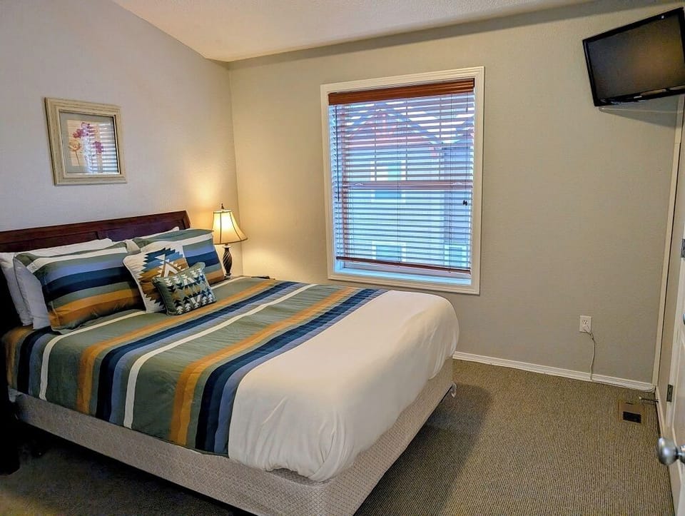 Queen size bed in the 3rd floor guest bedroom