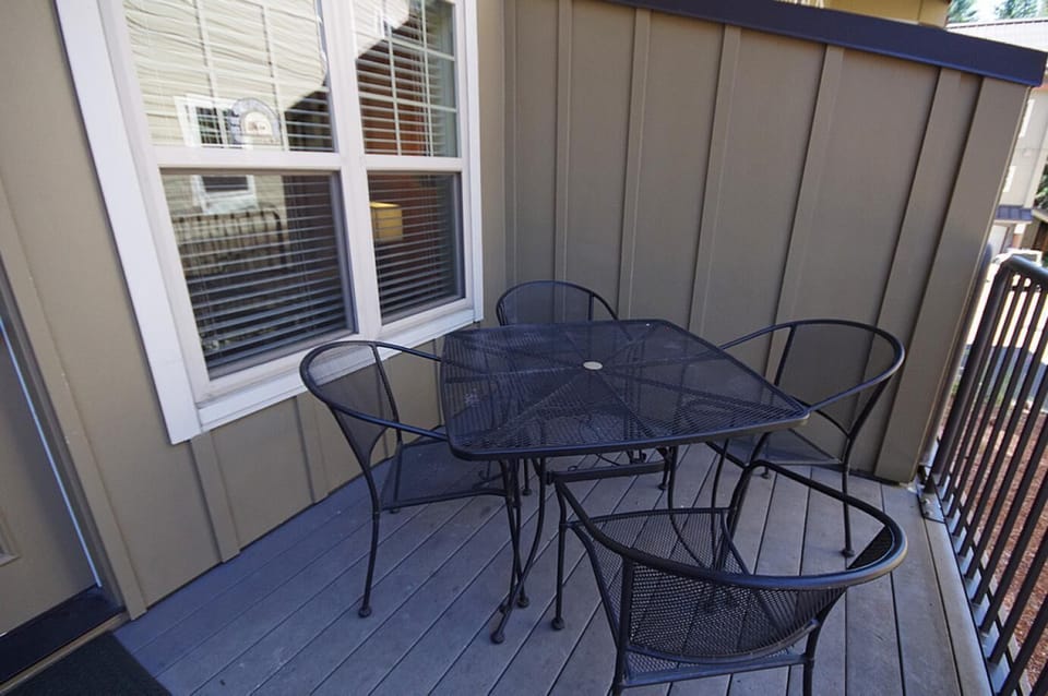 Private Balcony Seating