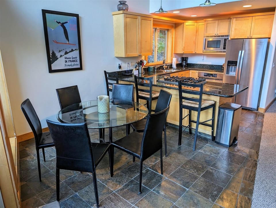 Dining Room and Breakfast Bar