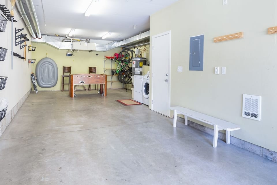 Heated tandem 2-car garage