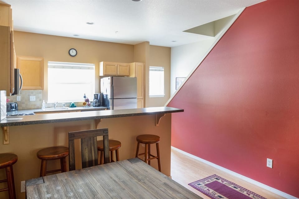Dining Room and Breakfast Bar