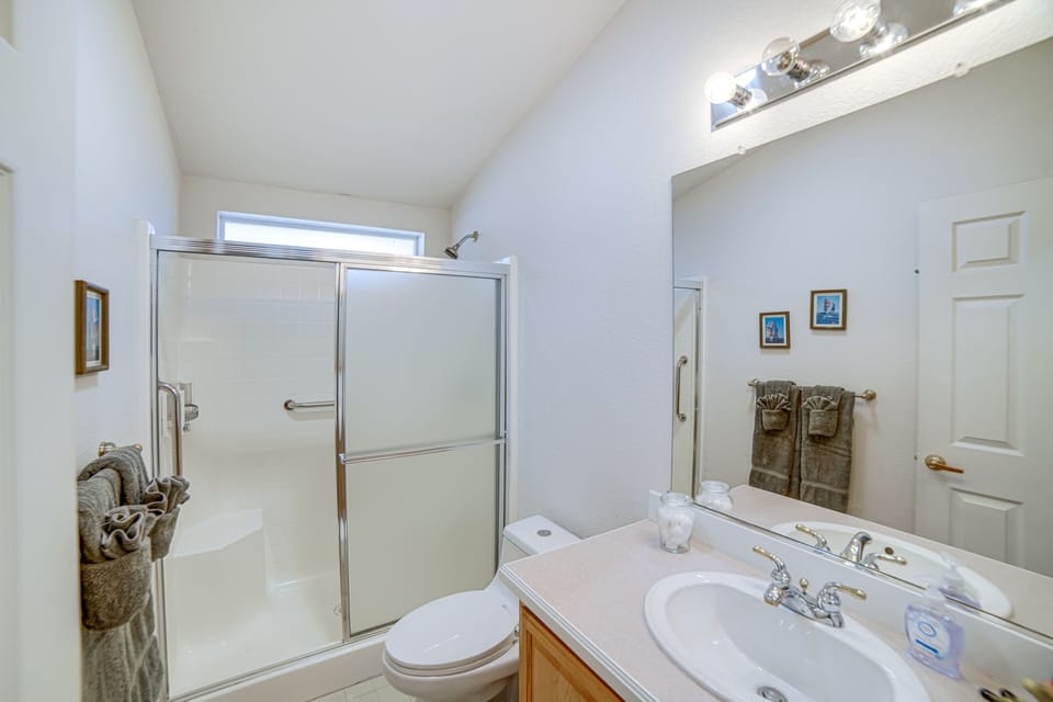 Full Bathroom | Complimentary Toiletries