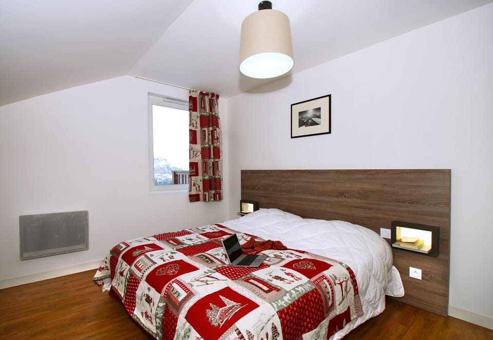 There is a Double bed in 2 of the bedrooms and 2 Single beds in the third bedroom.