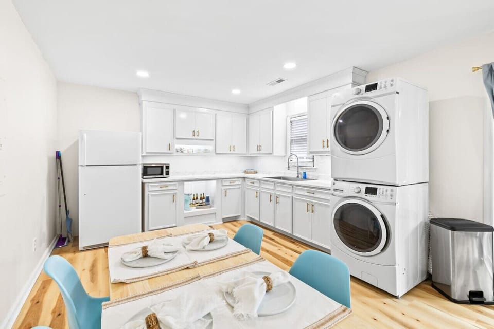 Private Washer and Dryer - Free - In Unit