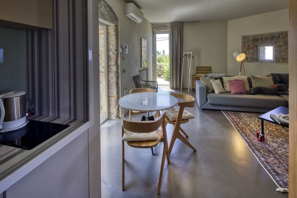 Autumn, Dining Room, Kitchen, Living Room, Spring, Summer