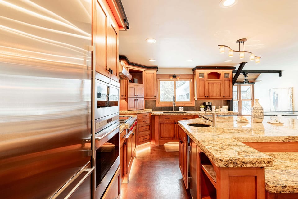 Fully Equipped Kitchen + Sink with Reverse Osmosis Water, Warming Drawer, Gas Range