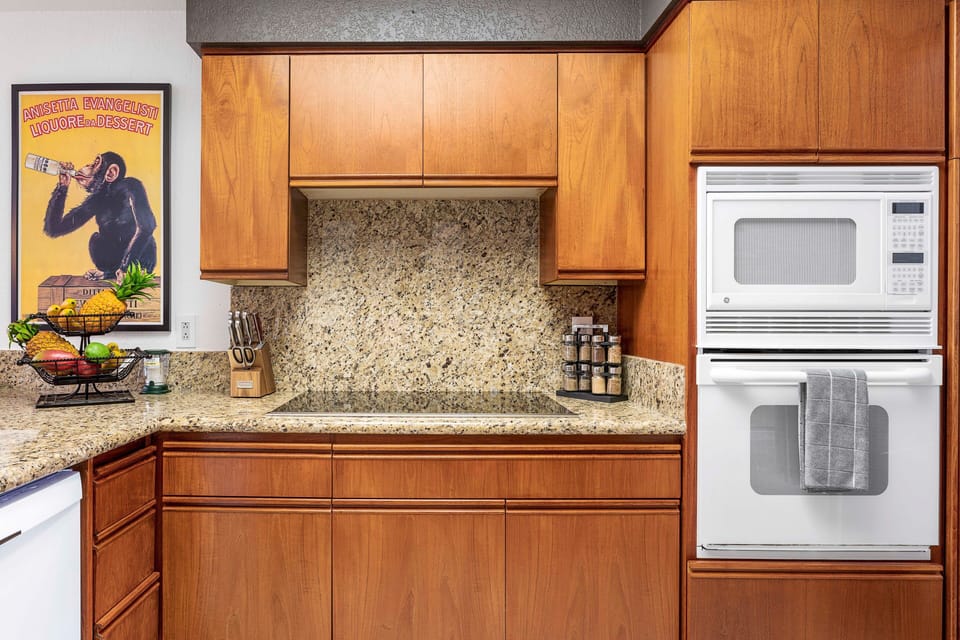 Well-equipped kitchen with INDUCTION heating cooktop