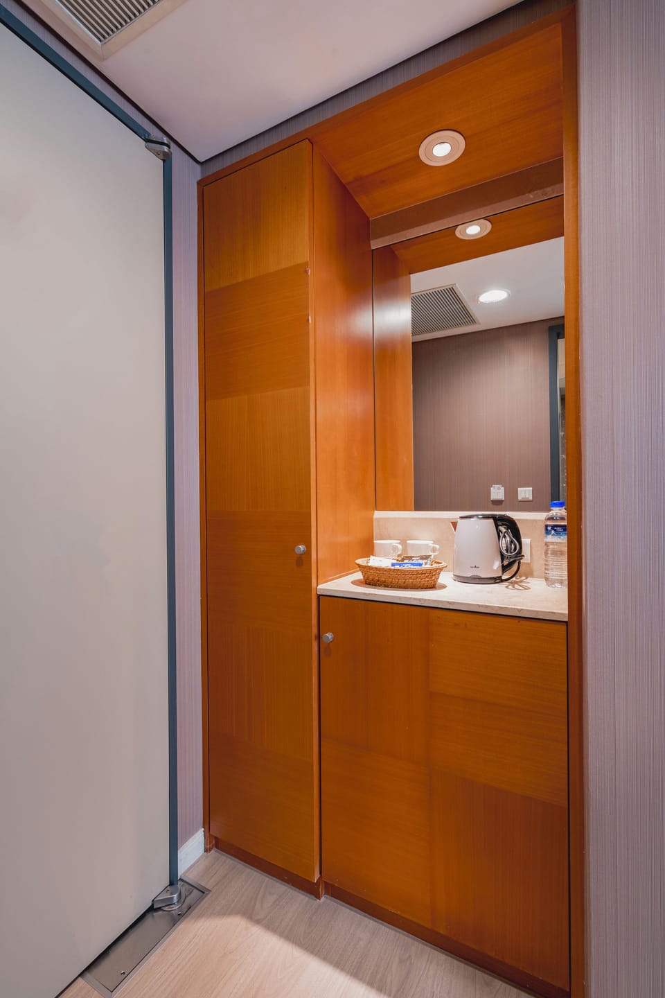 Elite Double Room | Minibar, desk, laptop workspace, blackout drapes