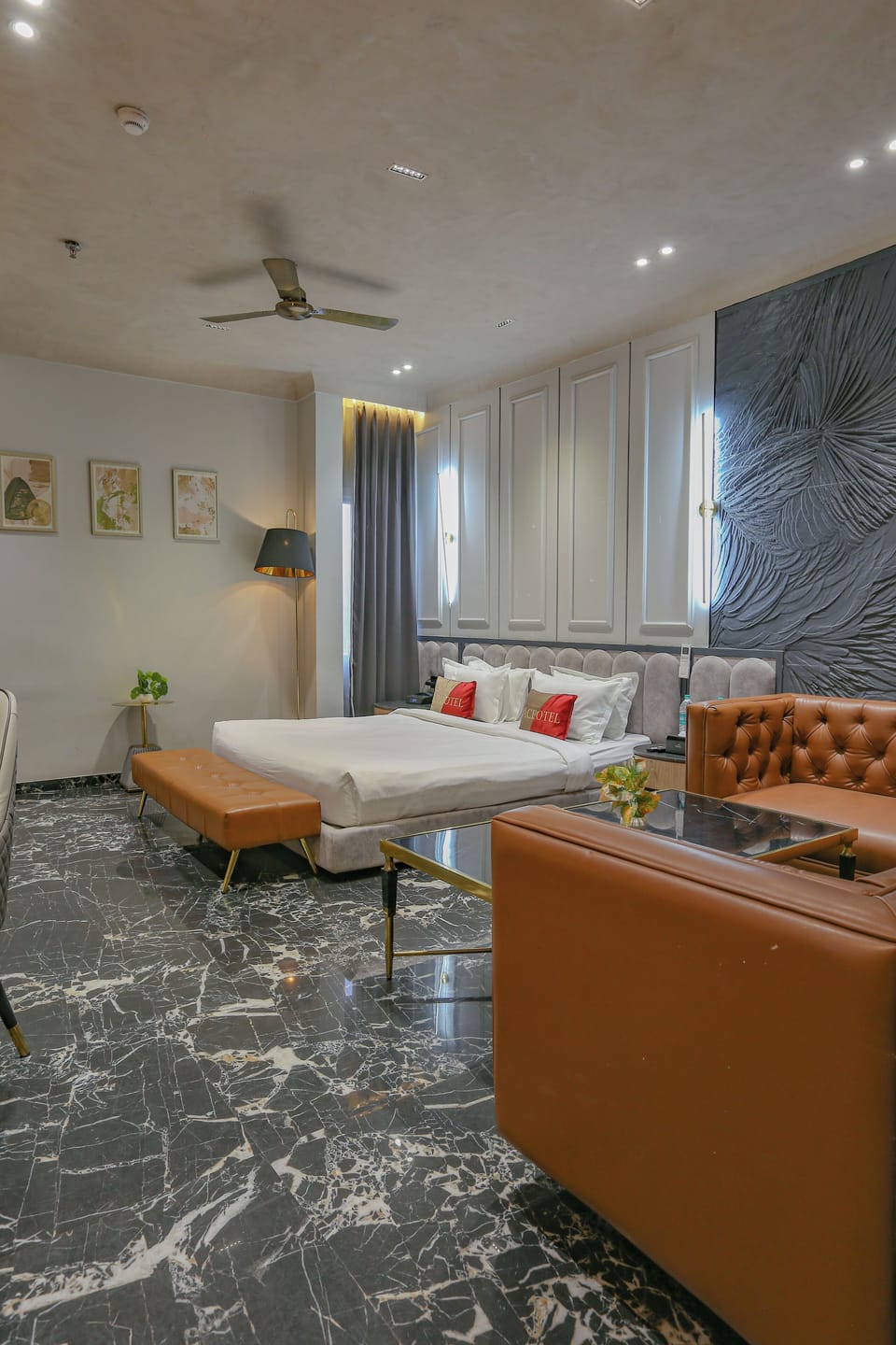 Elite Room | In-room safe, desk, WiFi (free), bed sheets