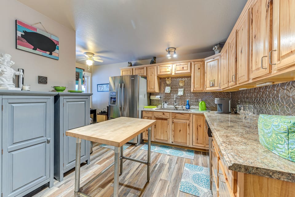 Kitchen | 1st Floor | Keurig | Starter Coffee Pods | Air Fryer