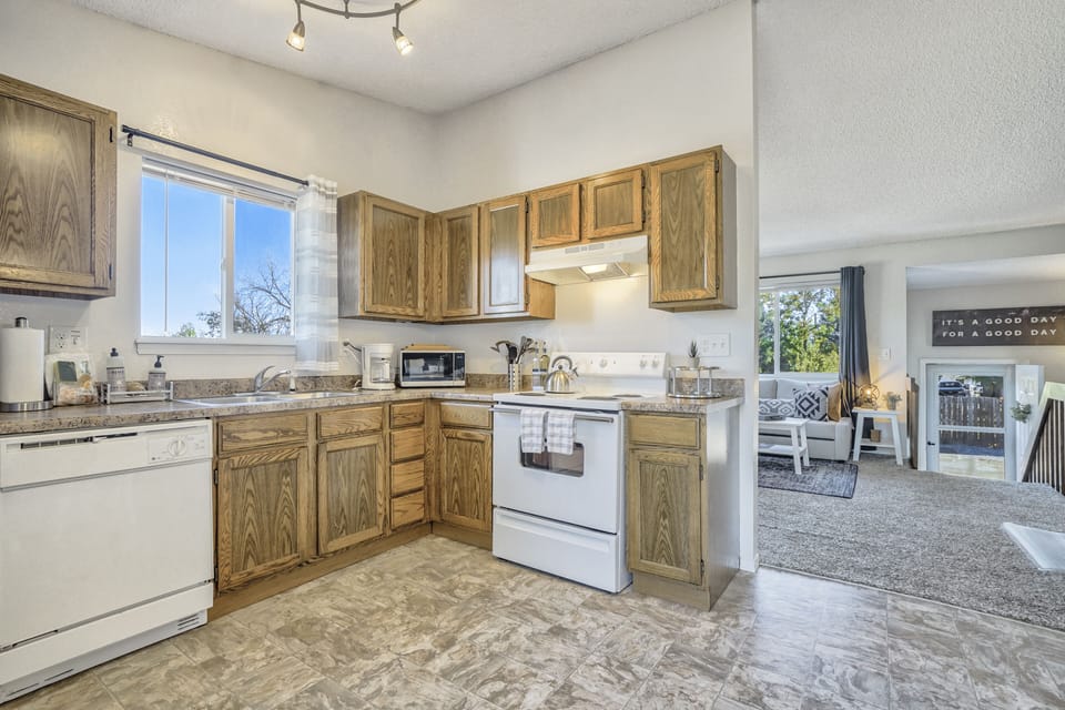 Fridge, microwave, oven, dishwasher