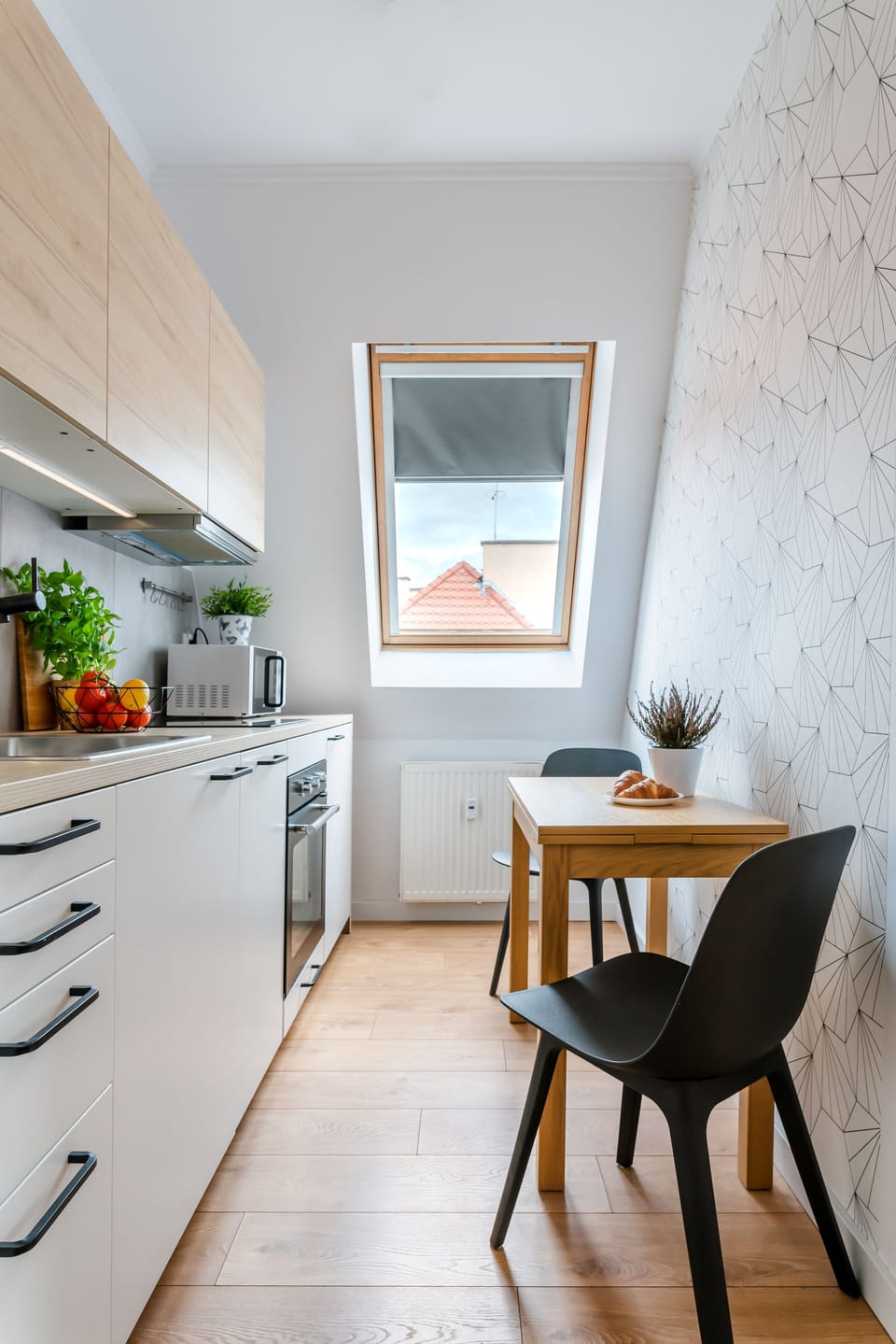 Classic Apartment | Private kitchen | Stovetop, cookware/dishes/utensils