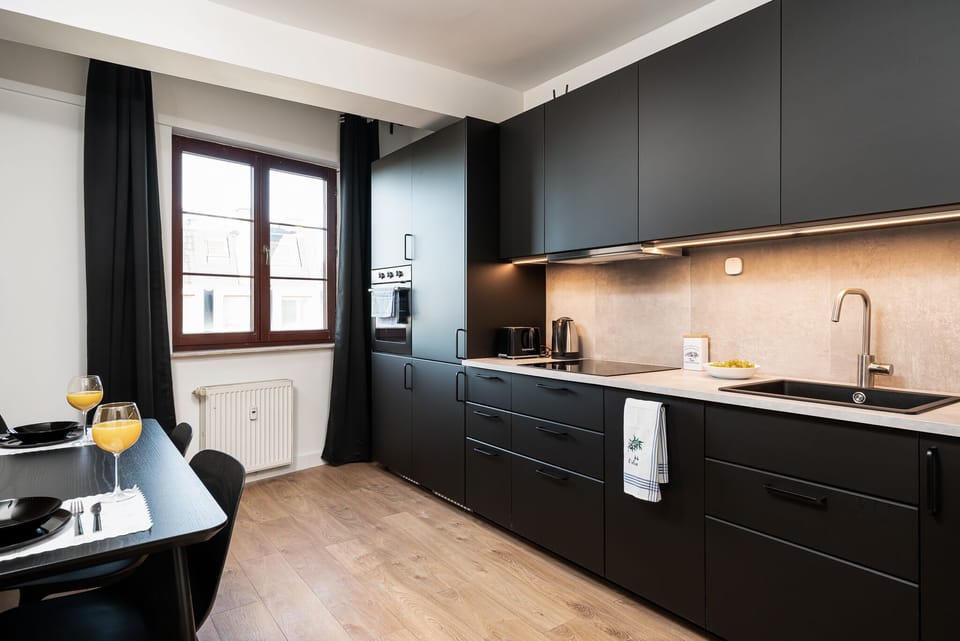 Traditional Apartment | Private kitchen | Stovetop, cookware/dishes/utensils