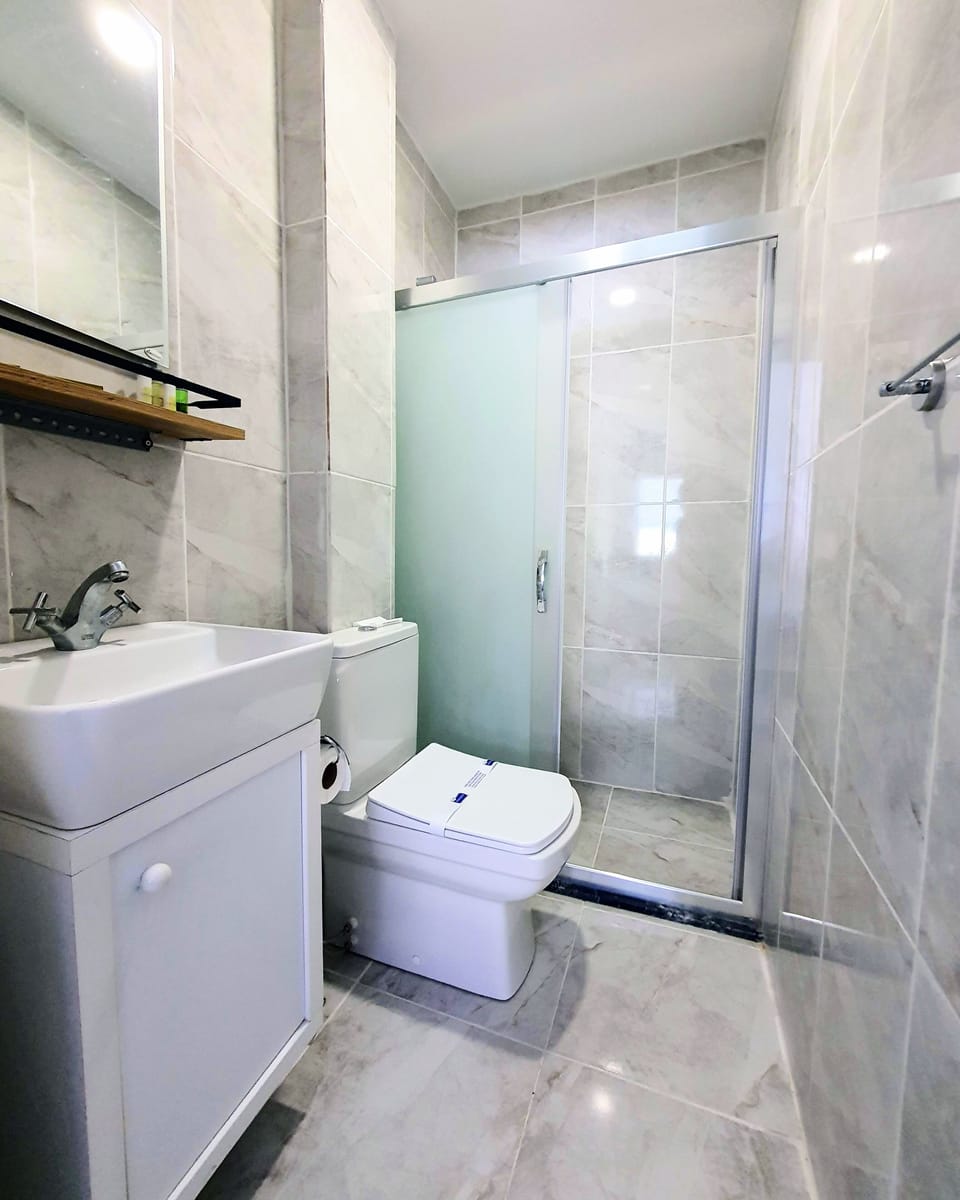 Economy Room | Bathroom | Shower, hair dryer, slippers, towels
