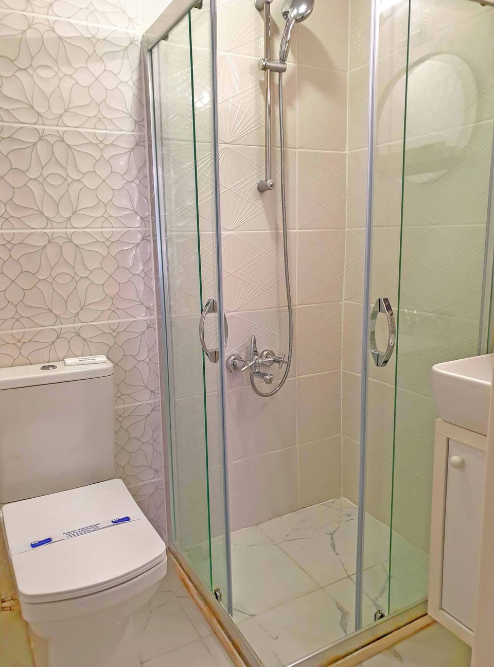 Standard Room, Balcony | Bathroom | Shower, hair dryer, slippers, towels