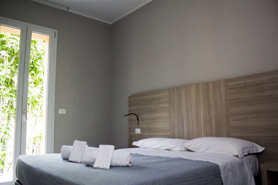 Double or Twin Room | Desk, soundproofing, free WiFi, bed sheets