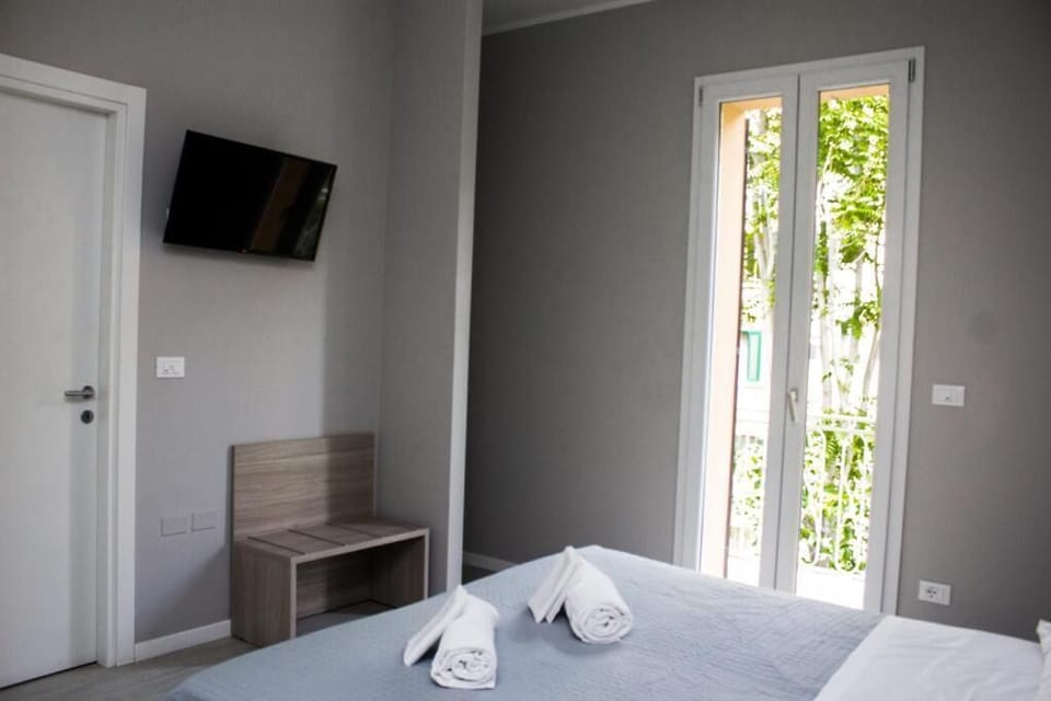 Double or Twin Room | Desk, soundproofing, free WiFi, bed sheets