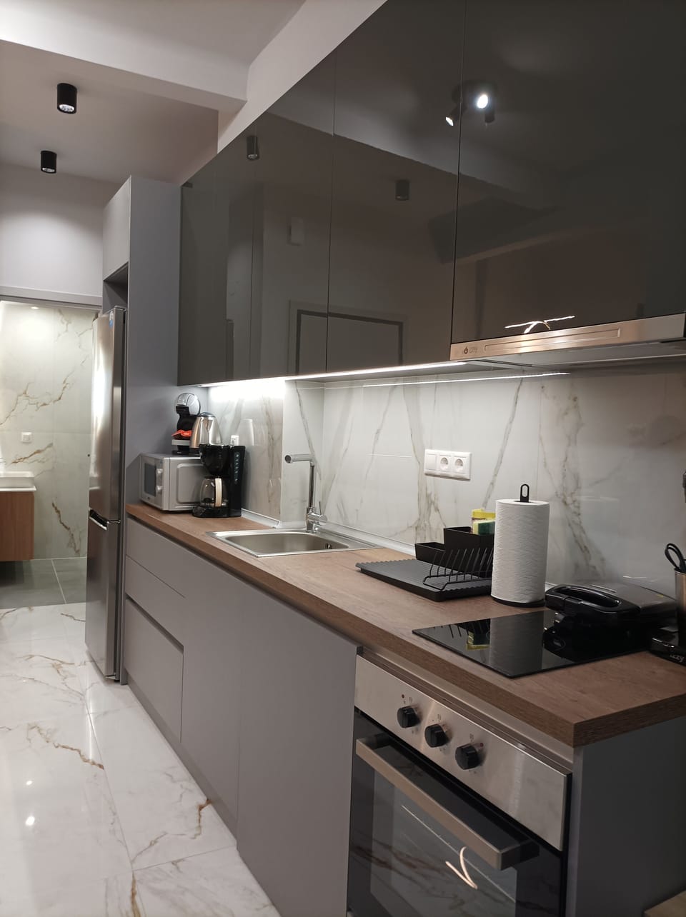 Deluxe Apartment | Private kitchen | Electric kettle