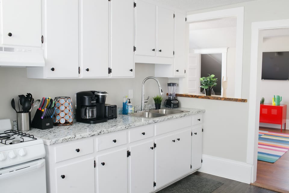 Enjoy cooking in this fully stocked kitchen