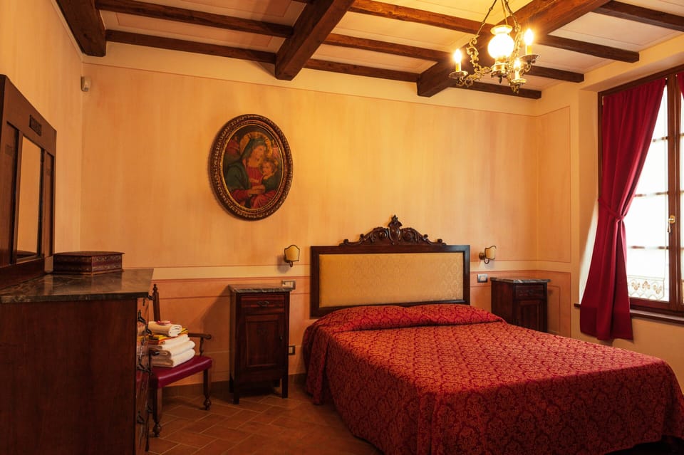 La Pergola | 2 bedrooms, in-room safe, individually decorated, individually furnished