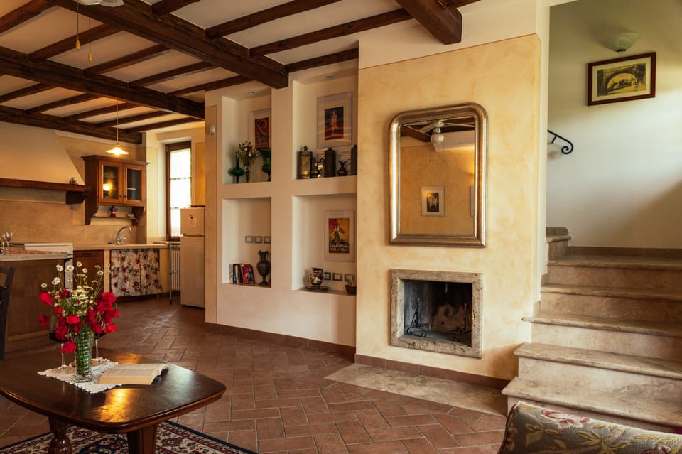 Il Roseto | Living area | Fireplace