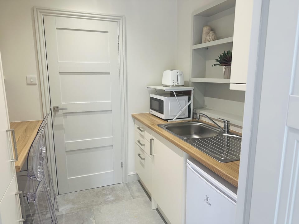 Apartment | Private kitchen | Fridge, microwave, electric kettle, toaster