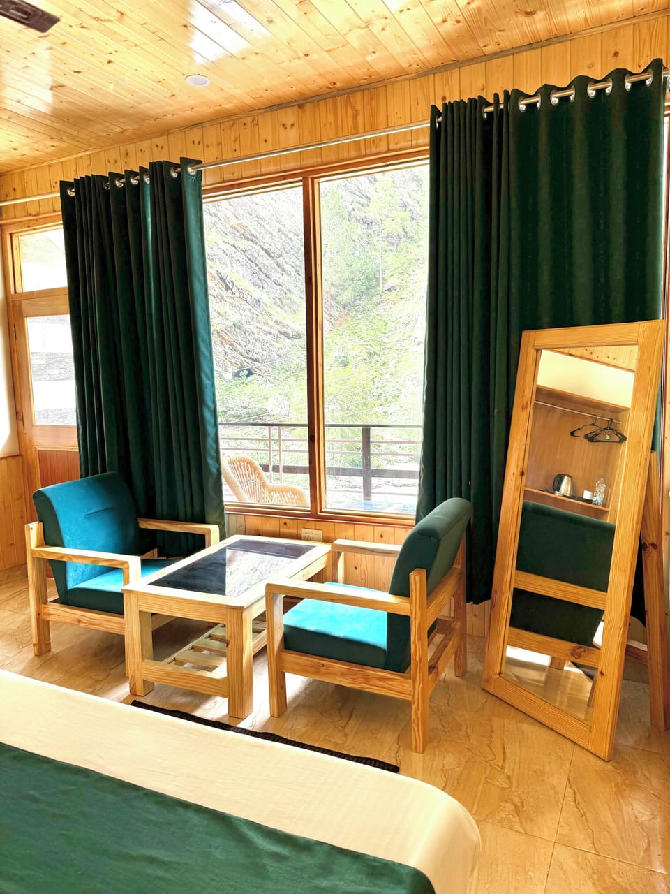 Luxury Room | Free WiFi, bed sheets