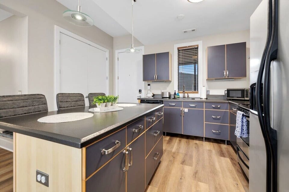 If you decide to dine in you will enjoy our fully stocked kitchen!