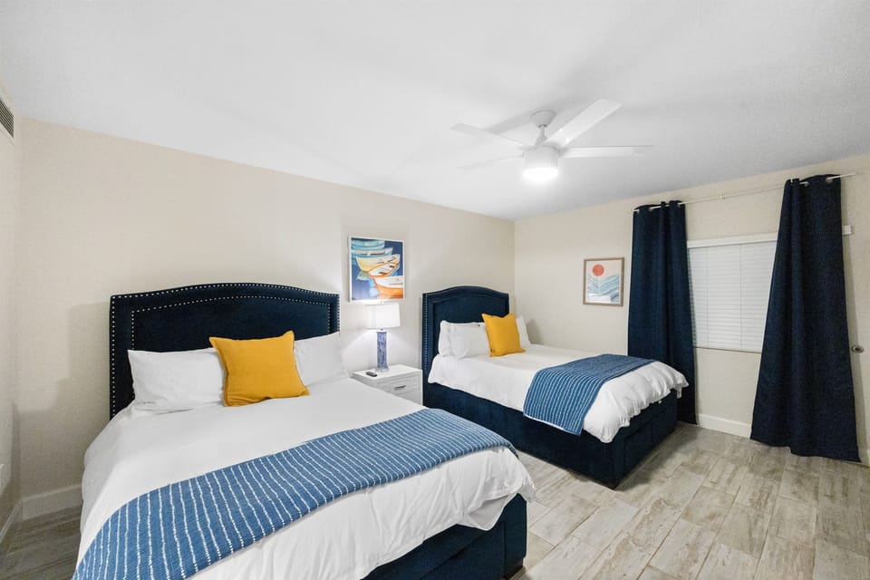 Guest bedroom, 2 queen beds
