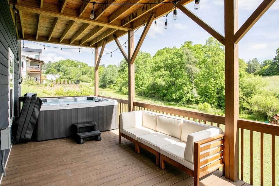 The Knoll - Weaverville, NC