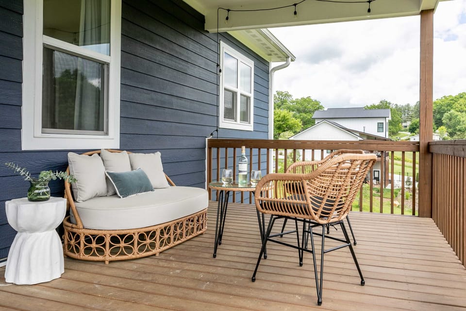 The Knoll - Weaverville, NC