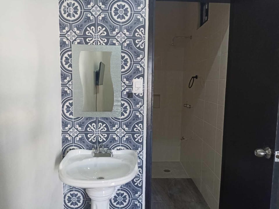 Elite Double Room, 1 King Bed, Non Smoking, Private Bathroom | Bathroom | Shower, rainfall showerhead, free toiletries, hair dryer