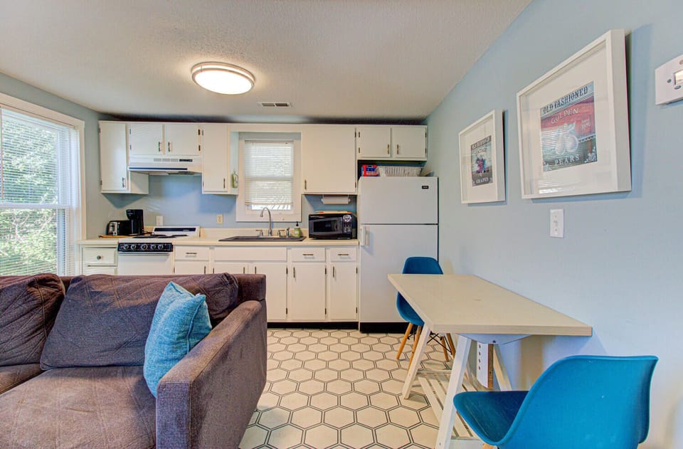 Seaside Cottage B-Kitchen/Dining Area