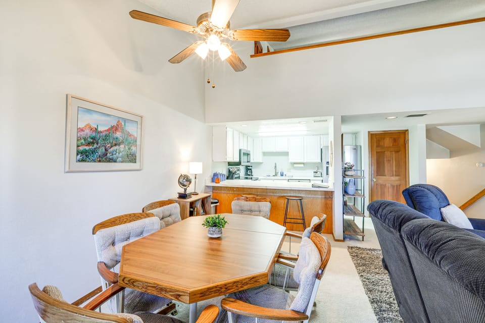 Dining Area | Dishware/Flatware Provided