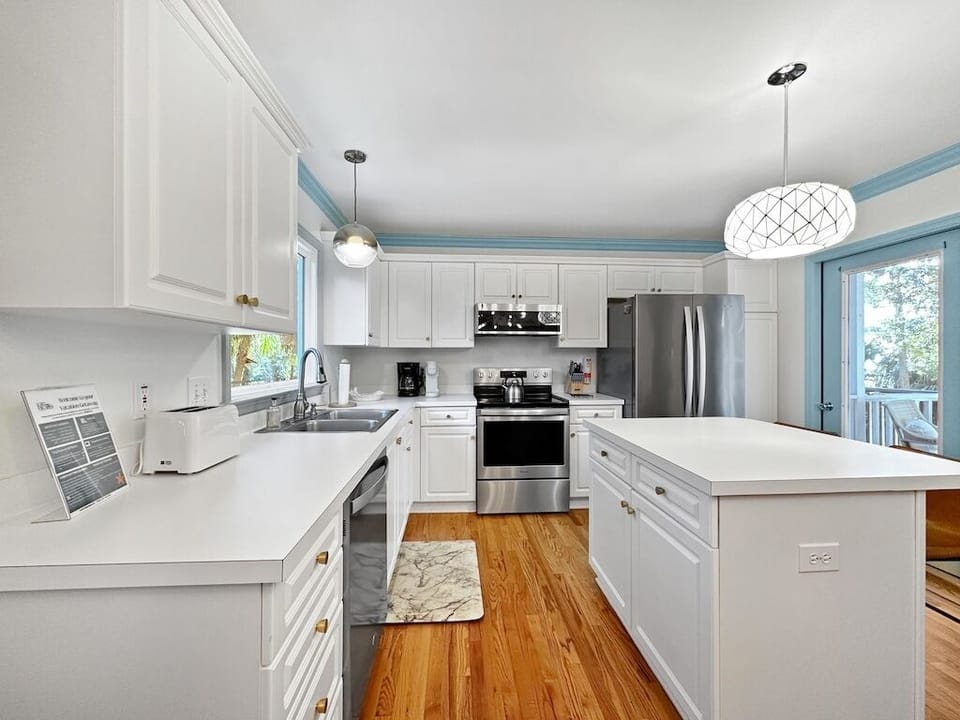 Kitchen with bar area