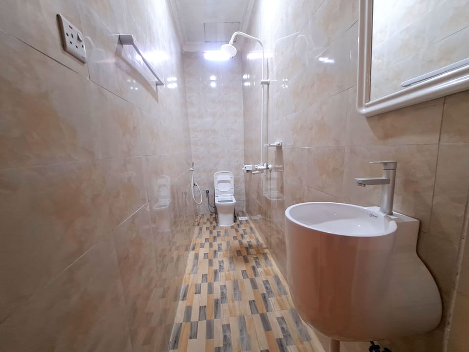 Executive Double Room | Bathroom | Slippers, towels