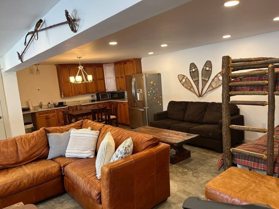 Walkout basement Livingroom/Kitchen/Bunkbeds