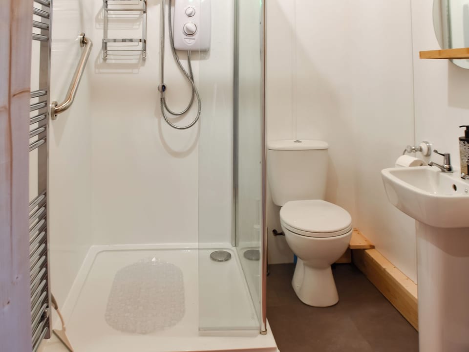 Shower room | Algwen Cabin, West Walton