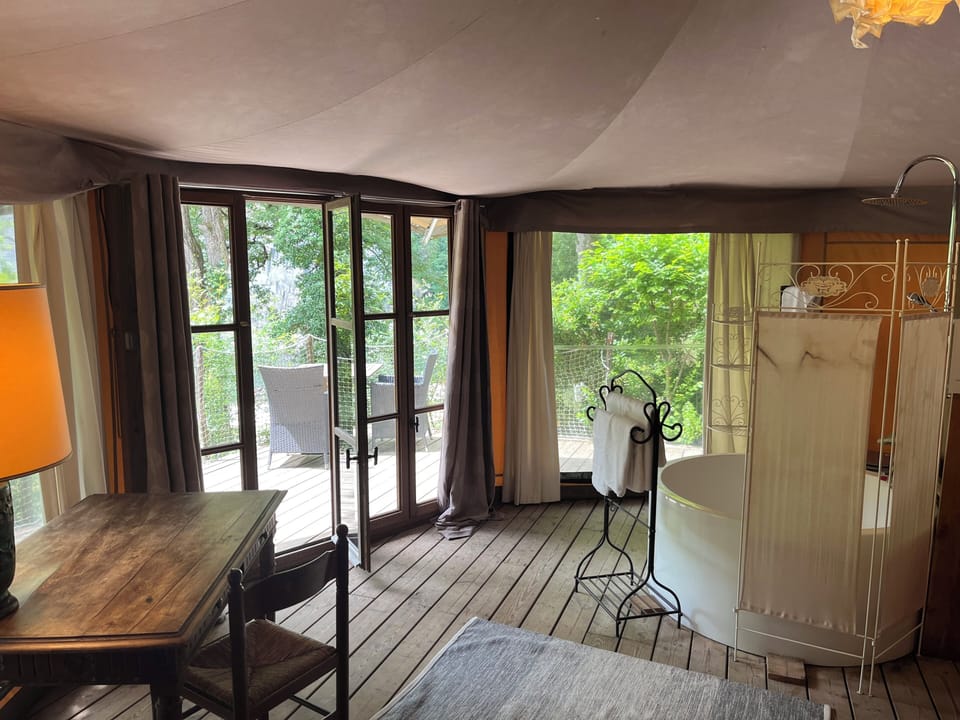Superior Tent (Castor) | Individually furnished, free WiFi, bed sheets