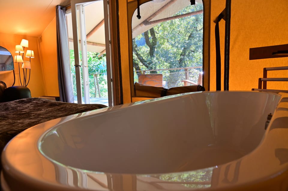 Classic Tent (Tumba) | Individually furnished, free WiFi, bed sheets