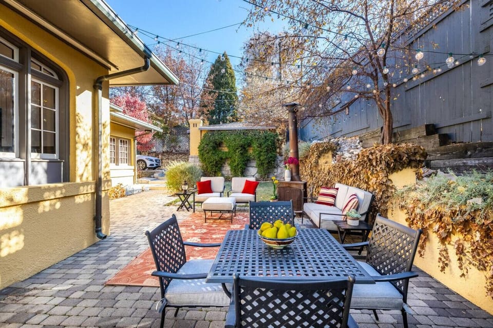 Perfect spot for Coffee and Snacks