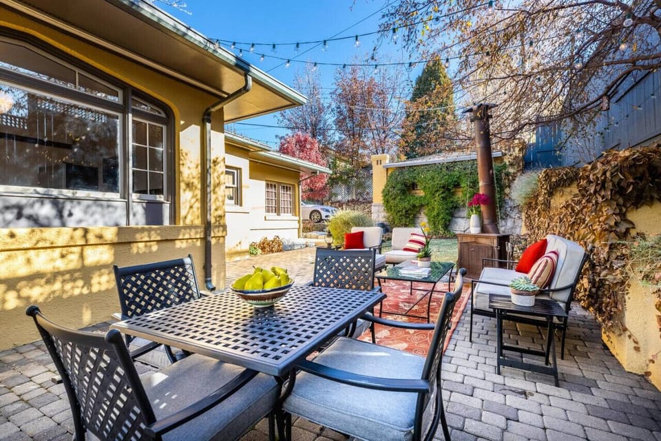Perfect spot for Coffee and Snacks