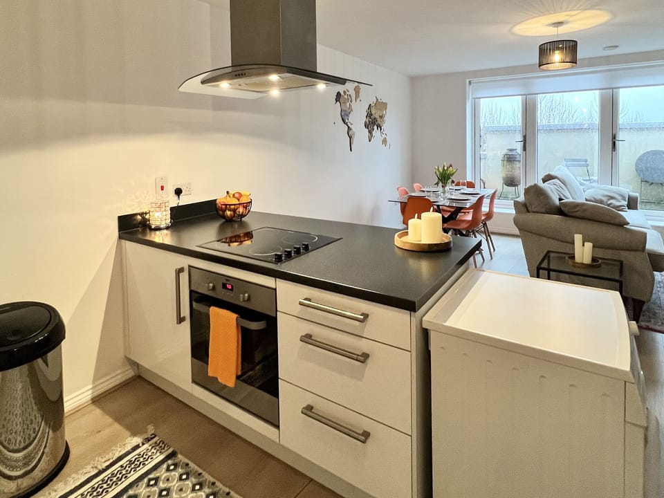 Open plan kitchen with fridge/freezer, microwave, toaster, kettle, oven and washer dryer (1)