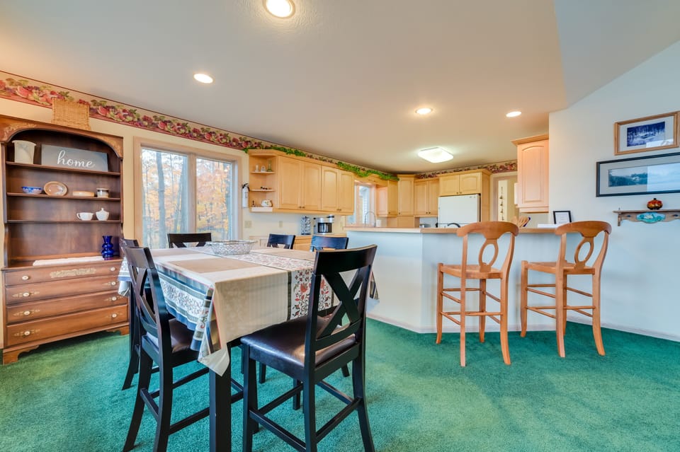 Dining Area | Dishware/Flatware