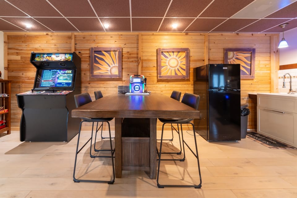 Arcade and Dinette