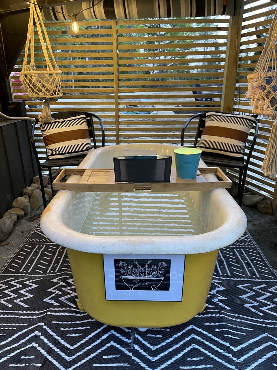 Outdoor spa tub