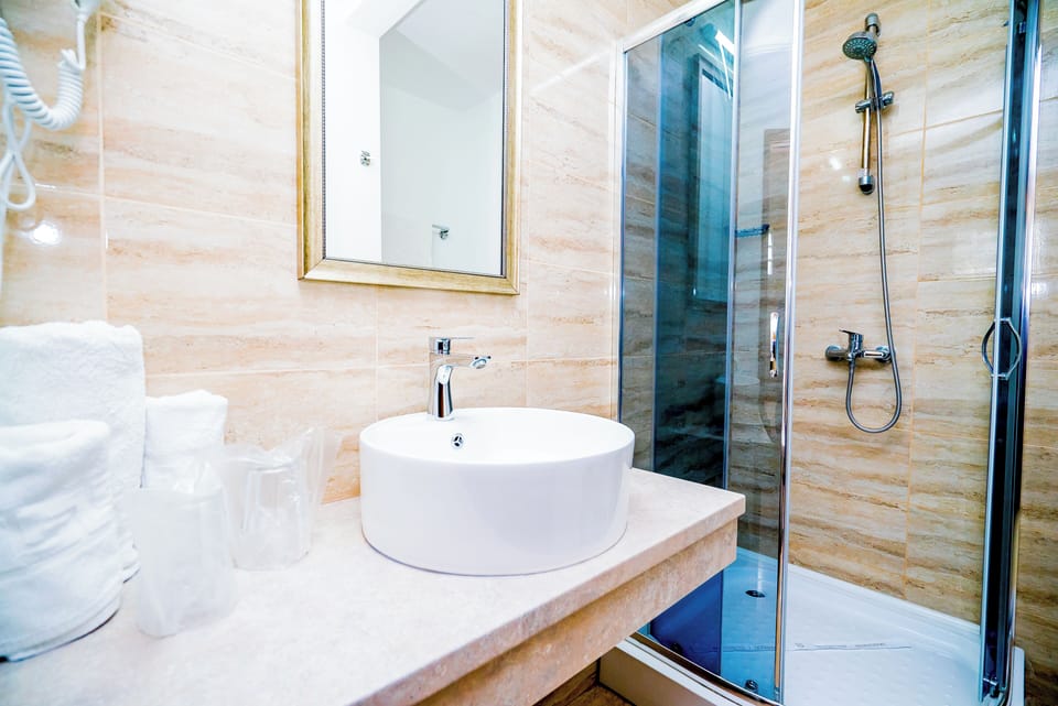 Classic Single Room | Bathroom | Free toiletries, hair dryer, towels, soap